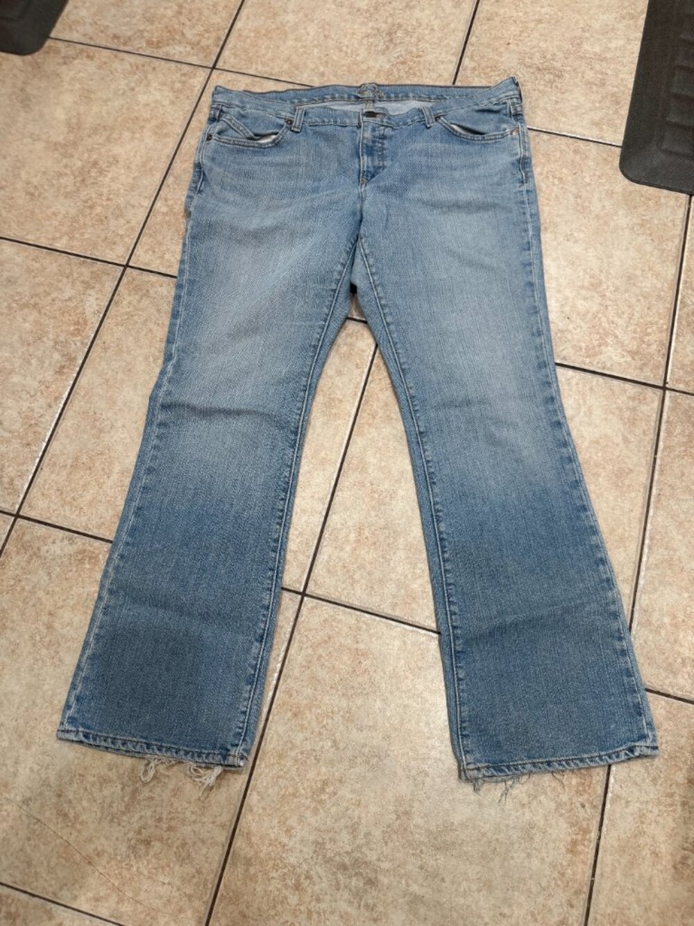 Old Navy Womens The Diva SZ 16 Light Wash Bootcut Stretch Denim Low Rise (162)